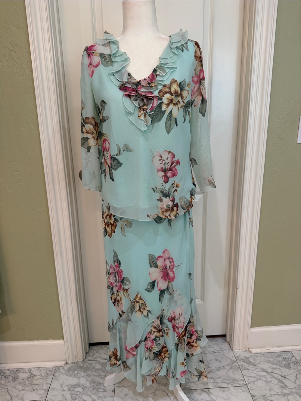Adrianna Papell Mint 100% Silk Floral Ruffle V-Neck Feminine Skirt Set